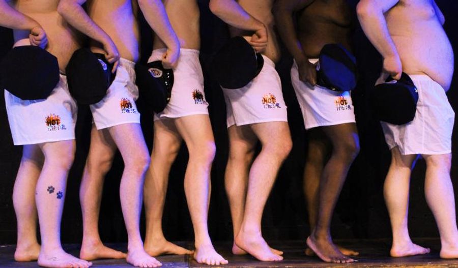Review: THE FULL MONTY at Downtown Cabaret Theatre Lets It All Go! Image