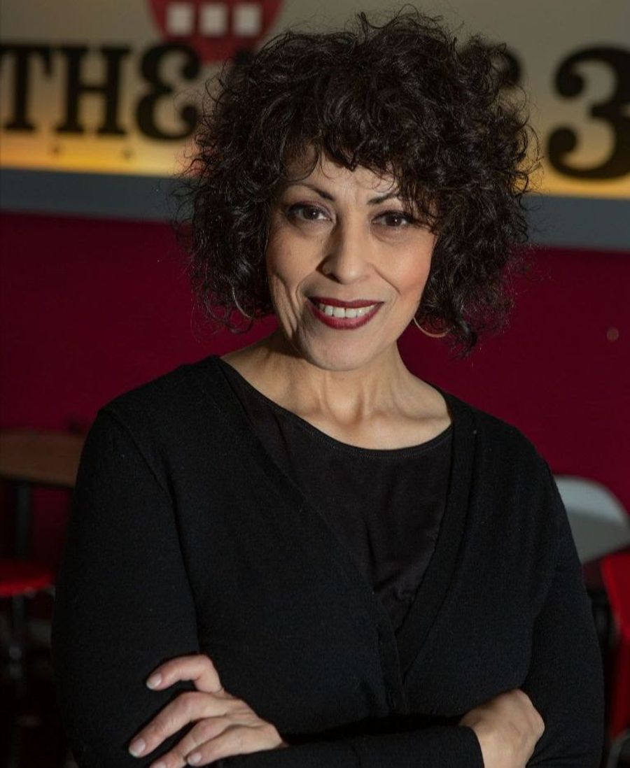 Female Forward Dracula Takes Shape At Theatre Three Image