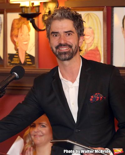 Hamish Linklater Photo