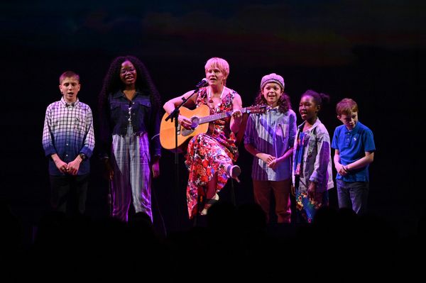 Shawn Colvin and the SeriousFun Campers  Photo