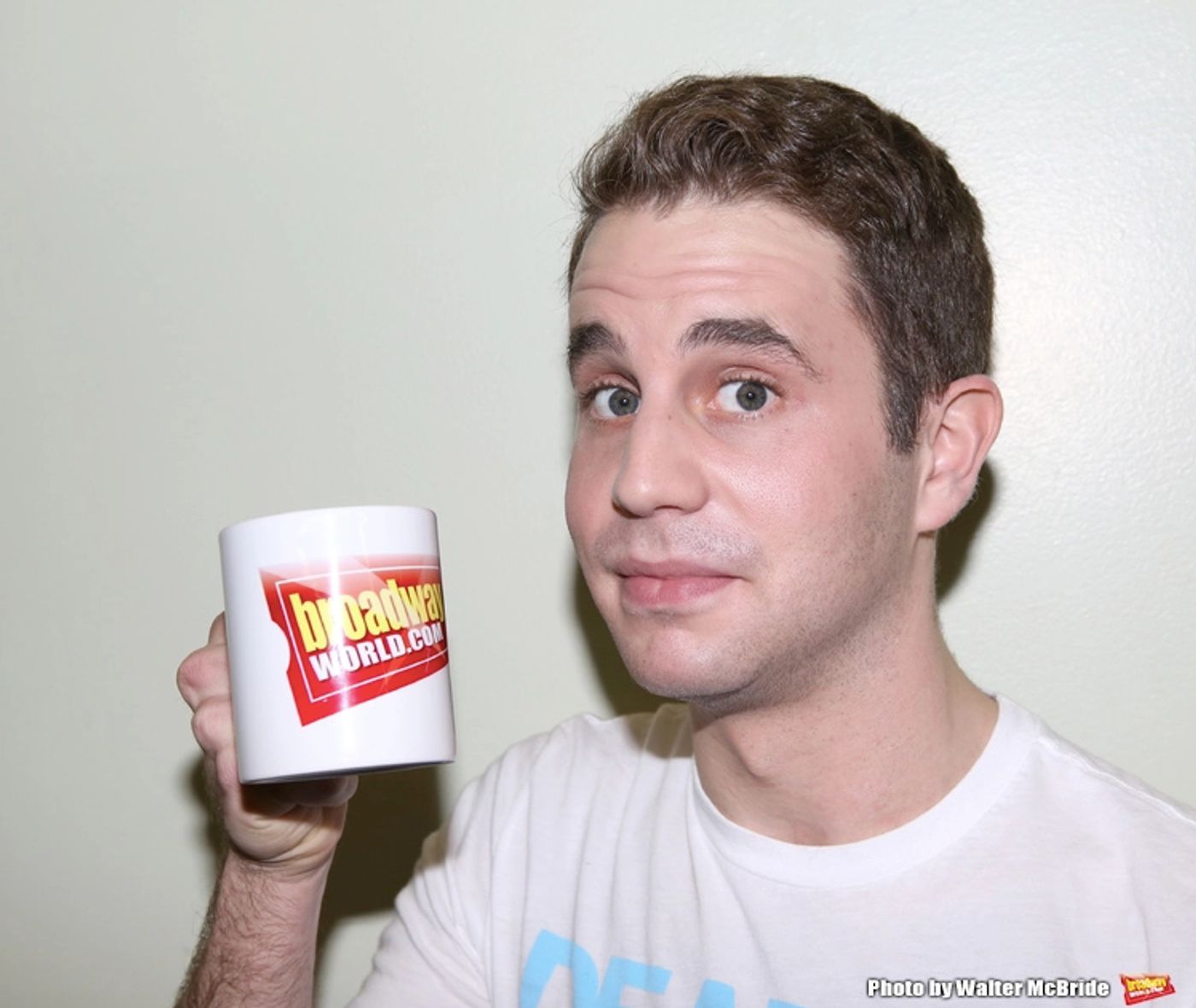 Wake Up With BWW 5/30: INTO THE WOODS Hollywood Bowl Casting, HAIRSPRAY Tour, and More!  Image