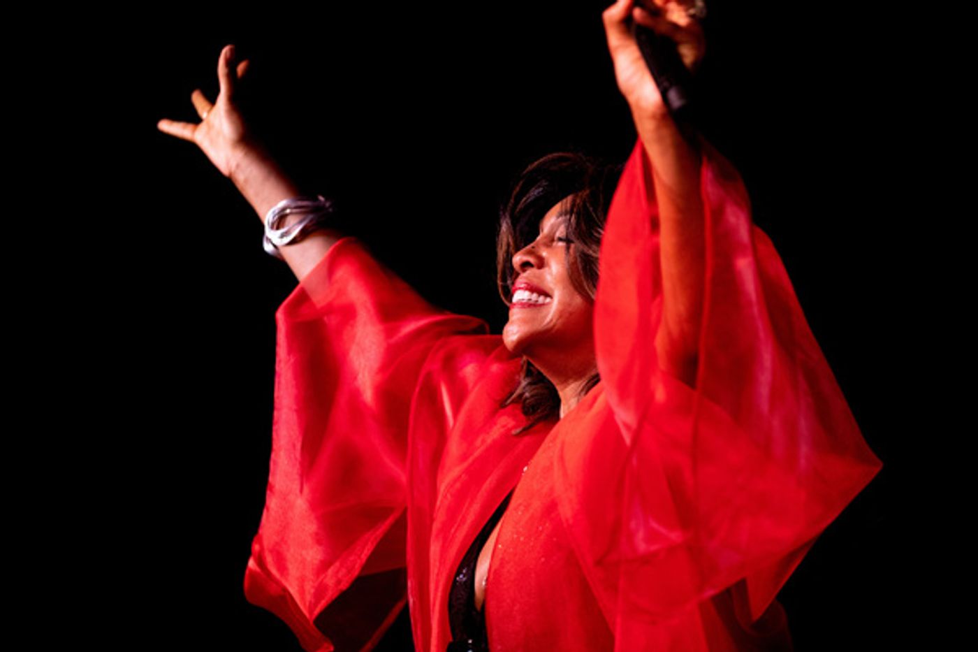 Photo Flash: Mary Wilson of The Supremes Takes The Stage At Cafe Carlyle  Image