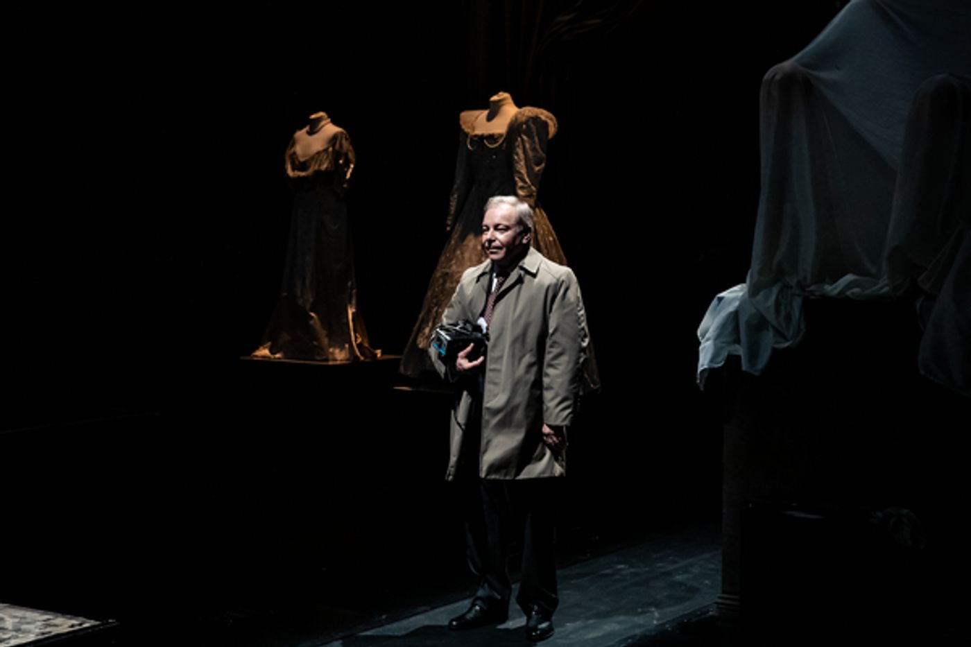 Photo Flash: Nuffield Southampton Theatres Presents The UK Regional Premiere of THE AUDIENCE  Image