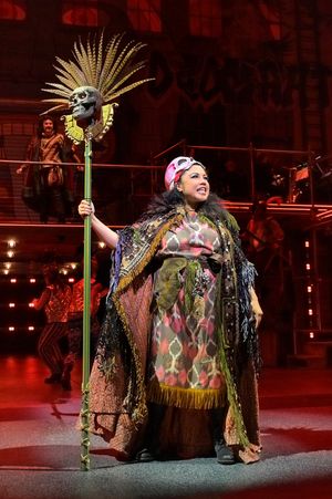 (front) Maria-Christina Oliveras (Tolima); (background) Al Rodrigo (Rodrigo) in the w Photo