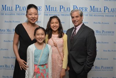 Lainie Sakarura, Alex Sanchez and their daughters Abelina Sanches and Isabela Sanchez Photo