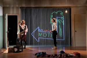 ) Samantha Mathis and Molly Griggs  Photo