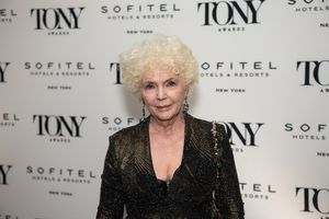 Fionnula Flanagan Photo