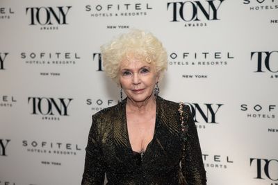 Fionnula Flanagan Photo