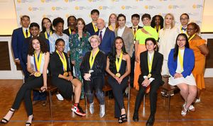 Tracy K. Smith, 22nd Poet Laureate of the United States, Emmy and Golden Globe Award-winning actress, writer and producer Tina Fey, Chairman and CEO of Scholastic Richard Robinson, fashion designer Zac Posen, astronomer Lucianne Walkowicz and Emmy and Gol @ BroadwayWorld Tracy K. Smith, 22nd Poet Laureate of the United States, Emmy and Golden Globe Award- Photo