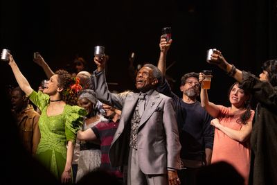 Amber Gray, Andre De Shields, Rachel Chavkin, and the Cast of HADESTOWN Photo