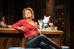 Martha Plimpton Photo