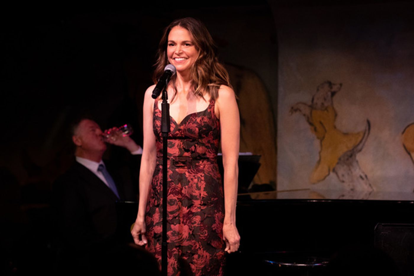 Photo Flash: Sutton Foster Kicks Off Residency at Cafe Carlyle  Image