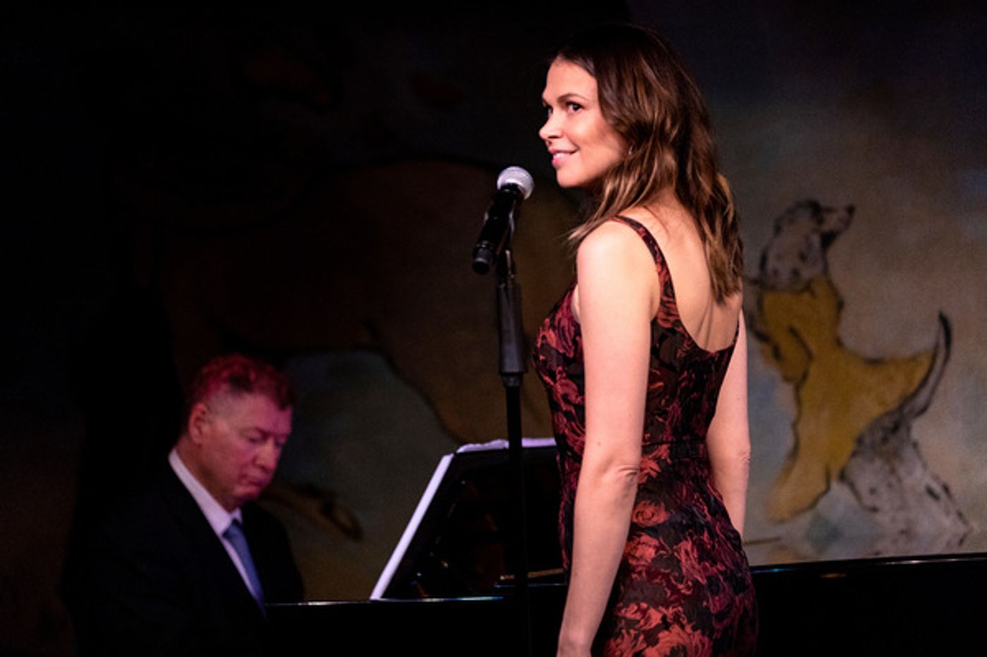 Photo Flash: Sutton Foster Kicks Off Residency at Cafe Carlyle  Image