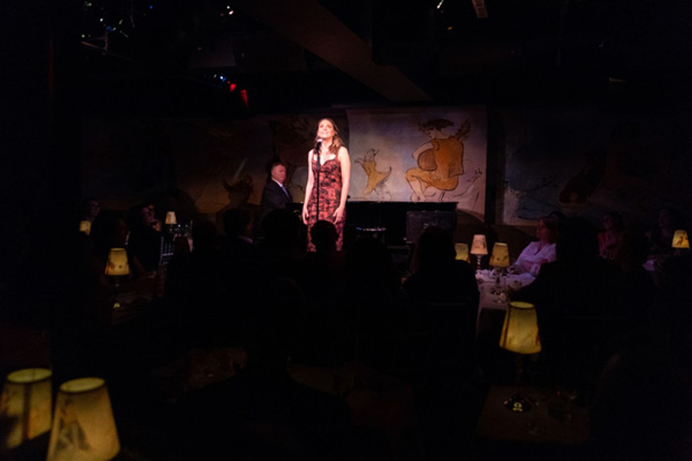 Photo Flash: Sutton Foster Kicks Off Residency at Cafe Carlyle  Image
