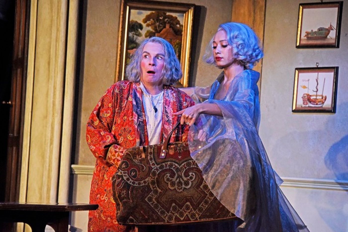 Photo Flash: Jennifer Saunders Stars in BLITHE SPIRIT  Image