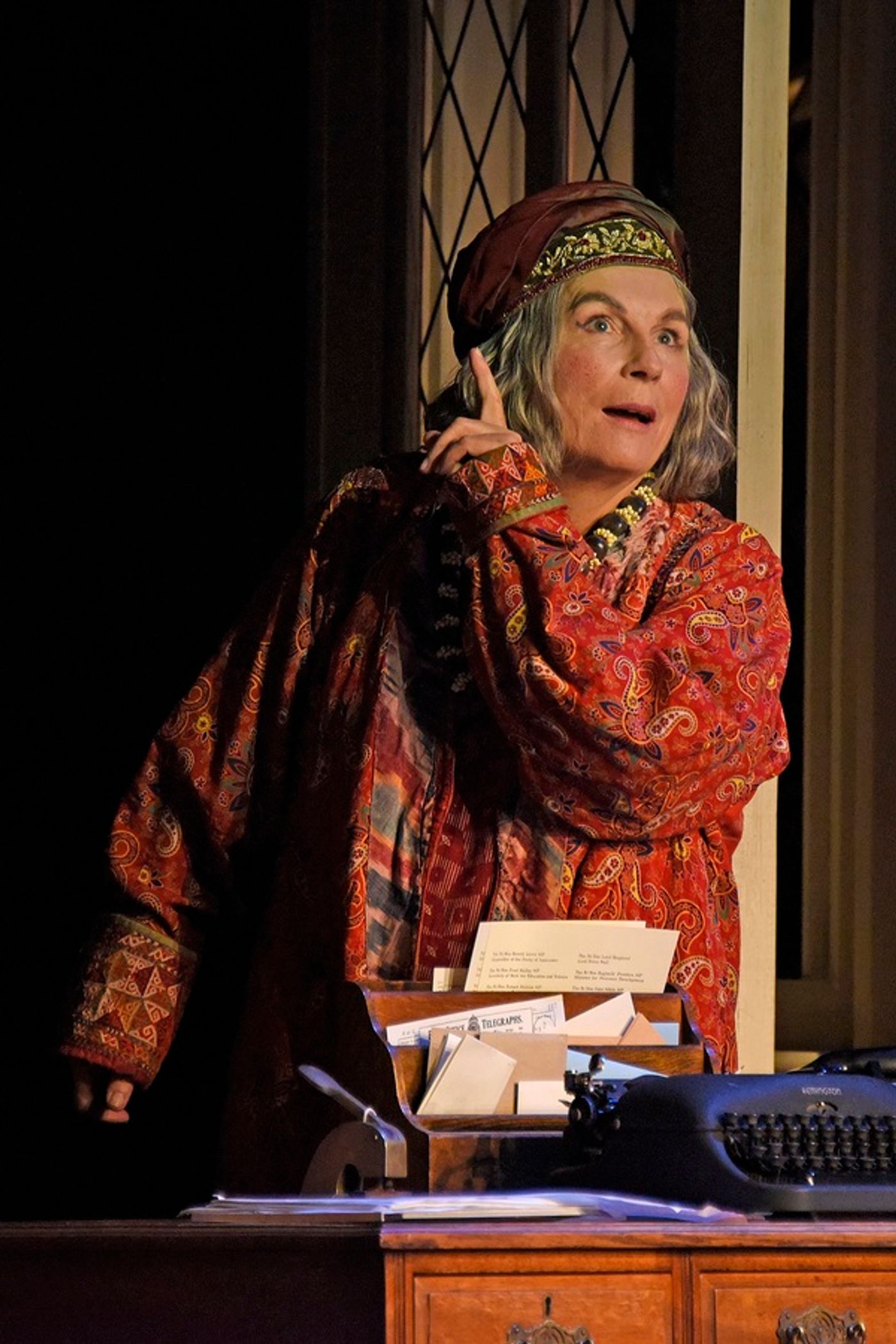 Photo Flash: Jennifer Saunders Stars in BLITHE SPIRIT  Image