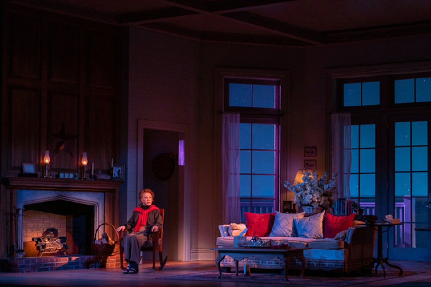 Photo Flash: Get A First Look At Faye Dunaway As Katharine Hepburn In TEA AT FIVE  Image