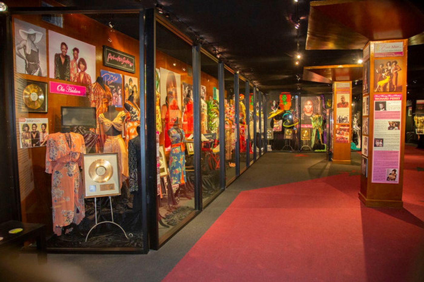 Photo Flash: Crowds Gather For Pointer Sisters Exhibit at The Hollywood Museum  Image