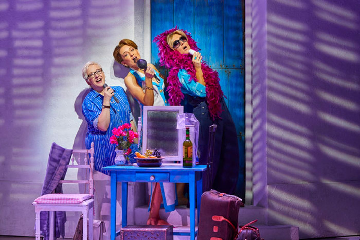 Photo Flash: First Look at the New Cast of MAMMA MIA! at Novello Theatre  Image