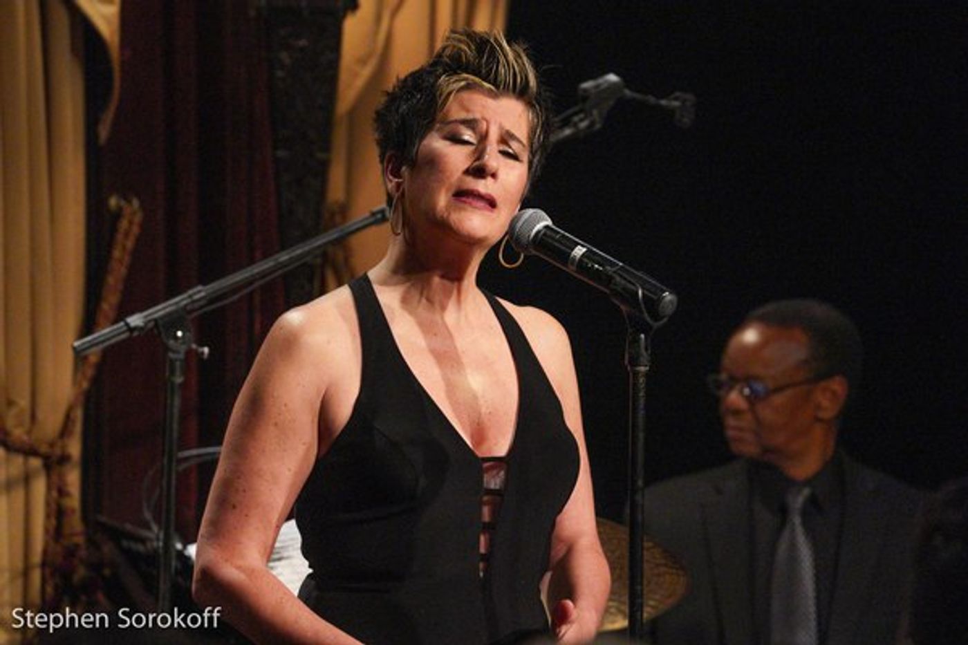 Photo Coverage: Marieann Meringolo Performs at the Friars Club & Joins The Legends On The Walls  Image