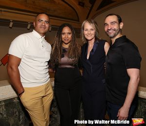 Christopher Jackson, Tracie Toms, Helen Hunt and Javier Munoz Photo