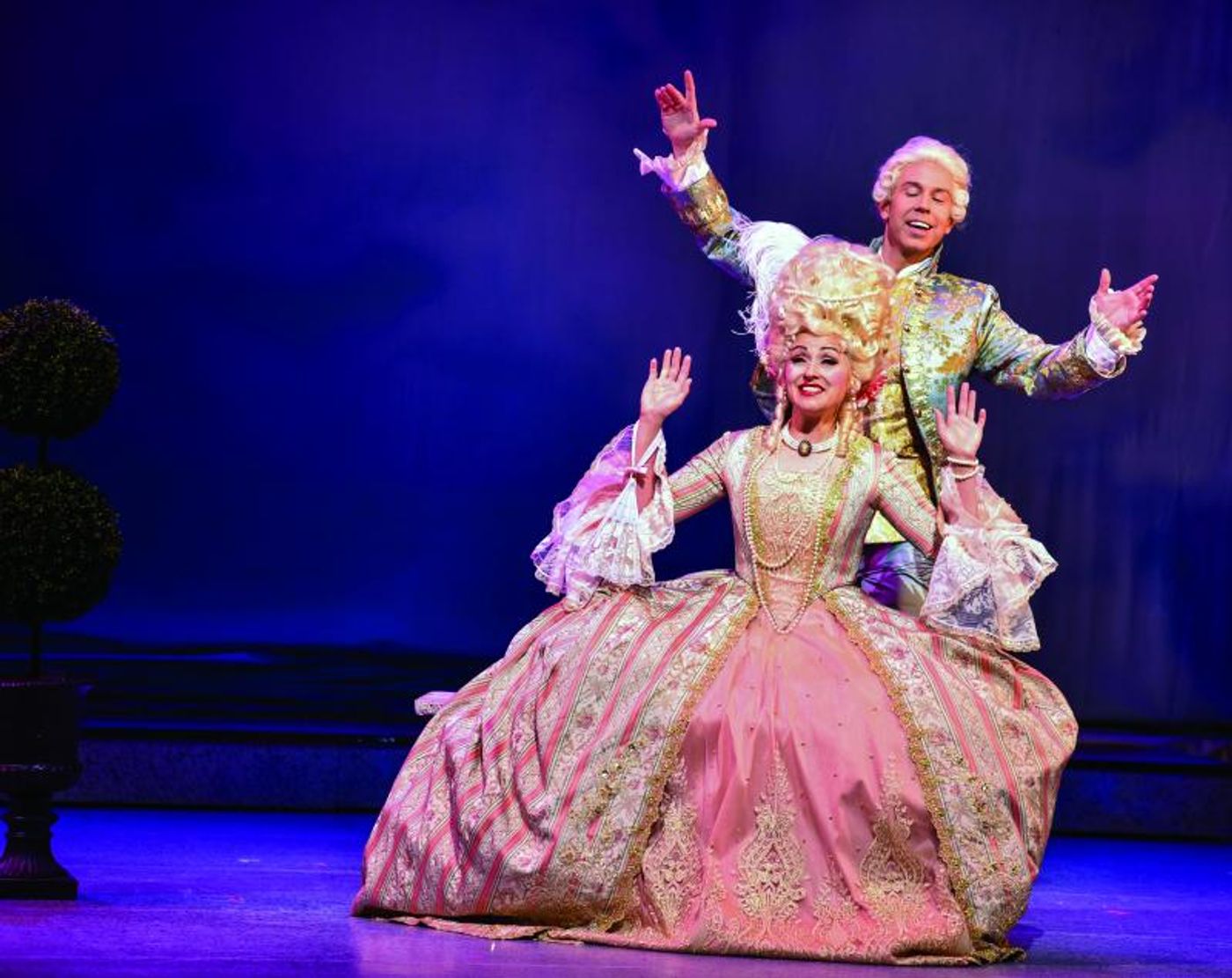 Review: Lyric Theatre of Oklahoma's SINGIN' IN THE RAIN Showers Audiences with Nostalgia and Glam  Image