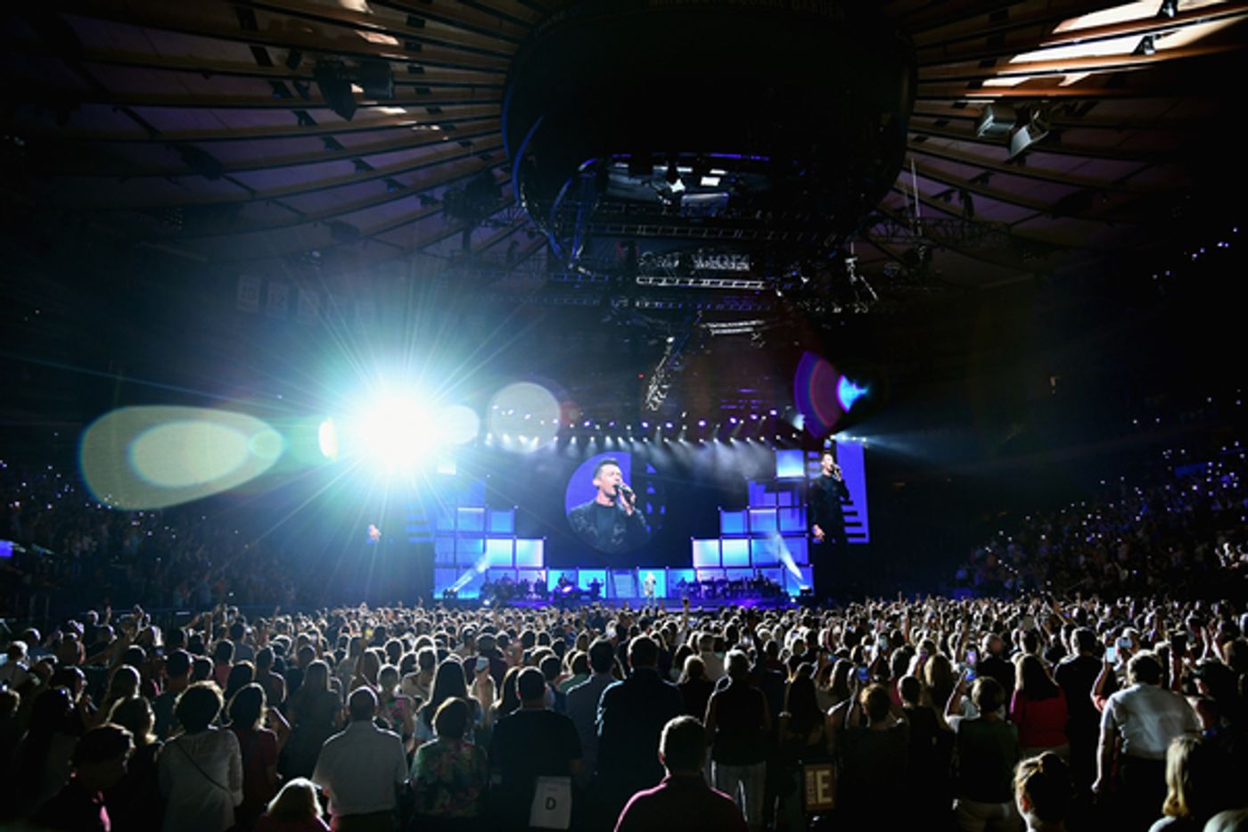 Photo Flash: See the Official Photos from Hugh Jackman's THE MAN. THE MUSIC. THE SHOW.  Image