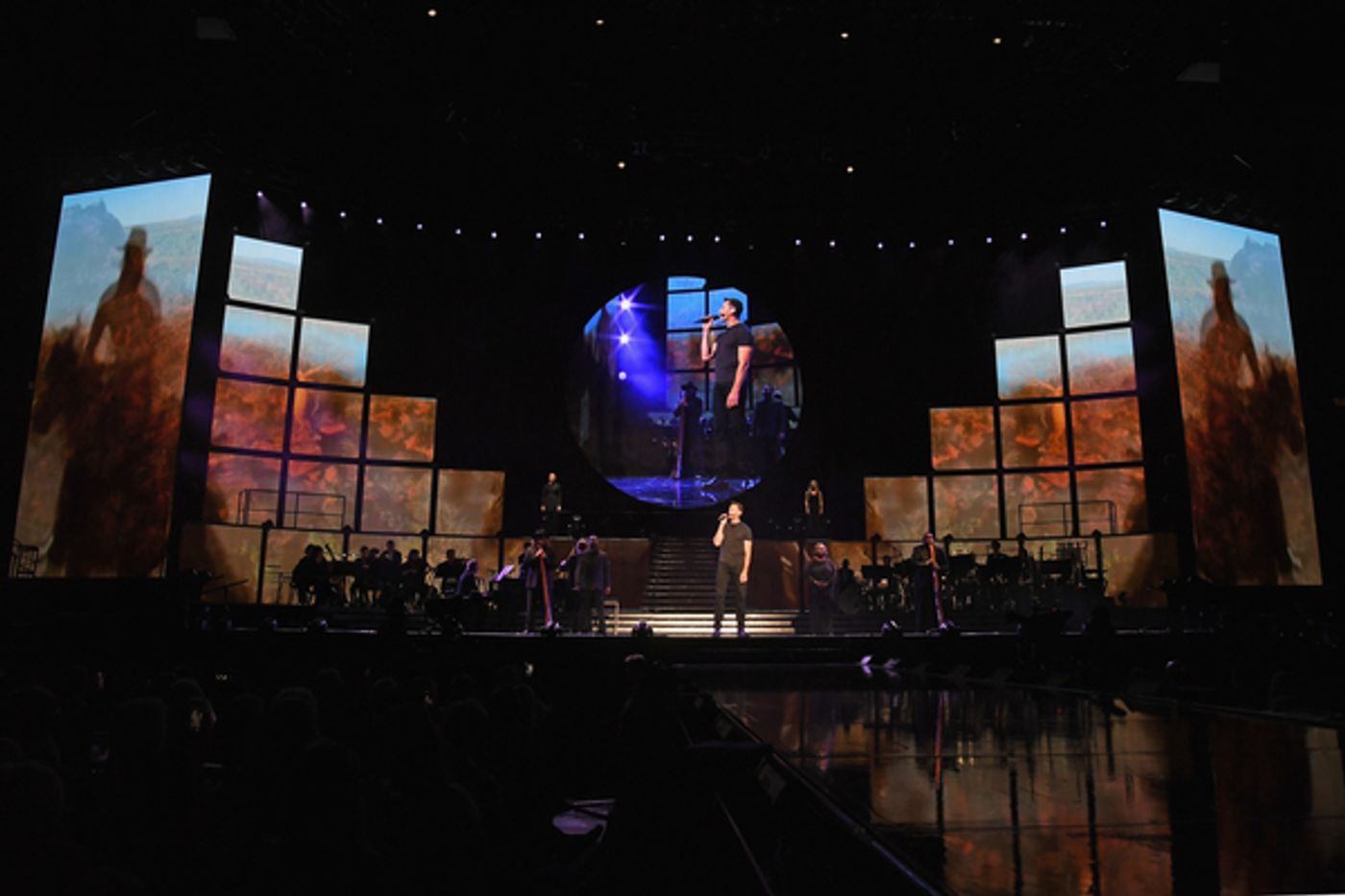 Photo Flash: See the Official Photos from Hugh Jackman's THE MAN. THE MUSIC. THE SHOW.  Image