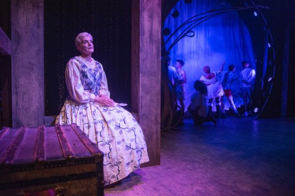 Liz Norton with the cast  Photo