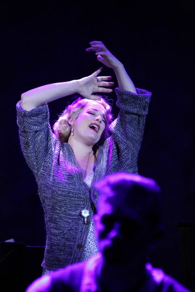 Laura Michelle Kelly Photo
