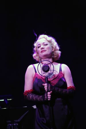 Laura Michelle Kelly @ BroadwayWorld Laura Michelle Kelly Photo