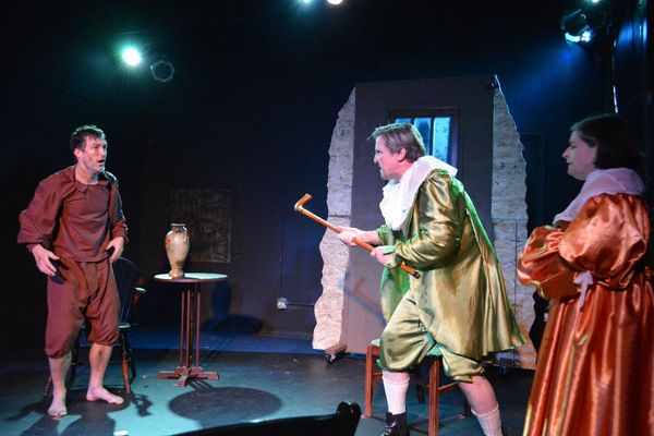 Andrew Thorp as Bunce, Tim Kough as Snelgrave, Rosalind Hurwitz as Darcy Photo