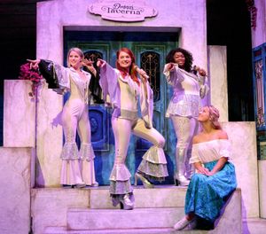 Sophia Swannell, MaryAnn Carlisle, Dwan Hayes and McKenna Wells Photo