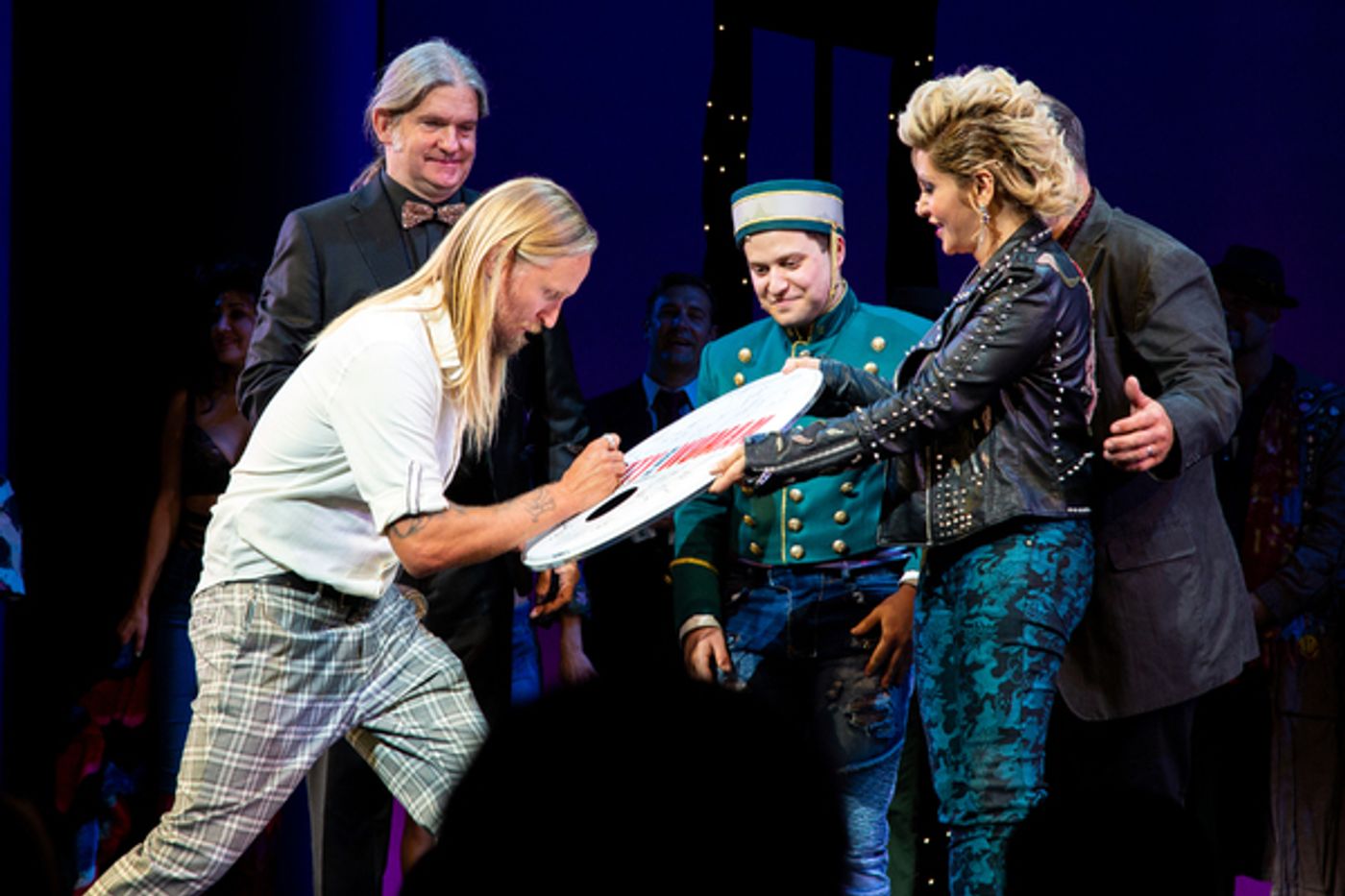 Photo Coverage: Roy Orbison's Sons Perform 'Oh, Pretty Woman' With the Cast of PRETTY WOMAN  Image