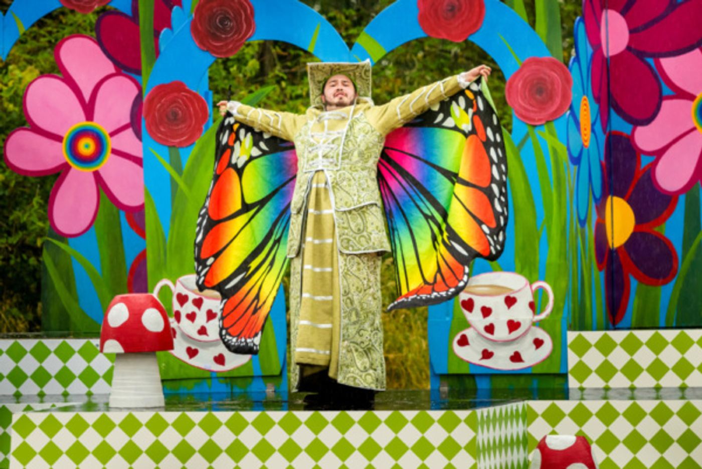 Photo Flash: First Look At Immersion Theatre's Open-Air Tour Of ALICE IN WONDERLAND  Image