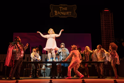 Bonnie Milligan and cast Photo