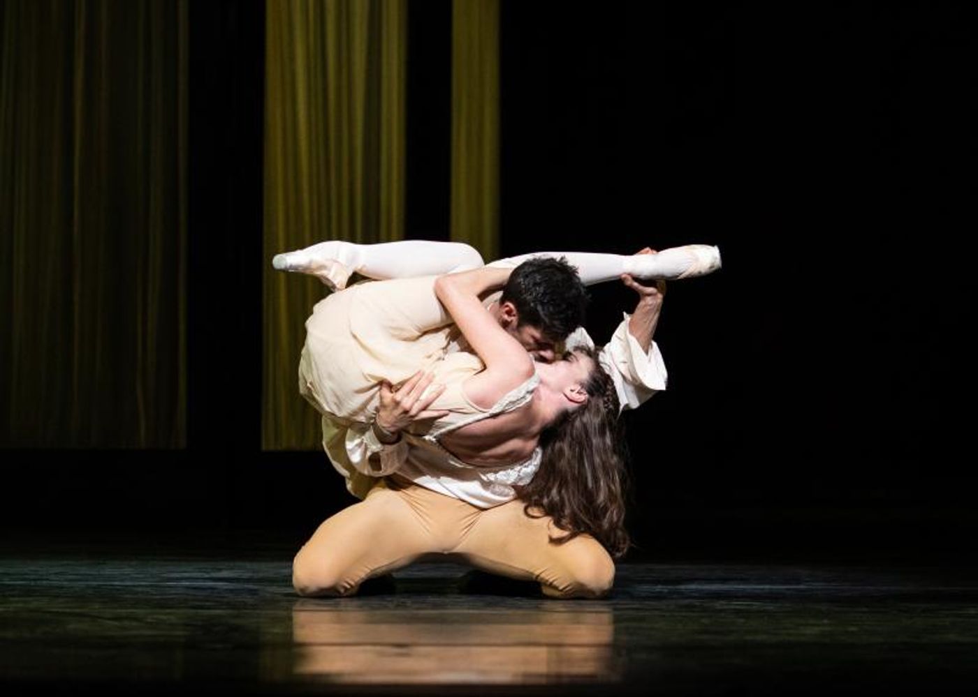 Review: THE ROYAL BALLET'S MAYERLING, AN EPIC THEATRICAL EXPERIENCE at LA Music Center  Image
