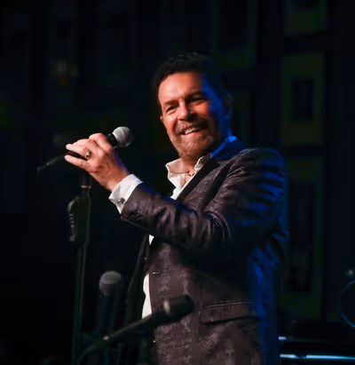 Clint Holmes Photo