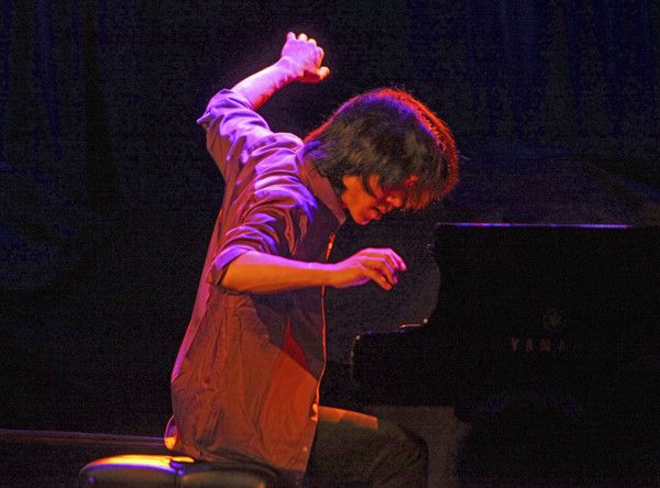 Taka Kigawa Photo