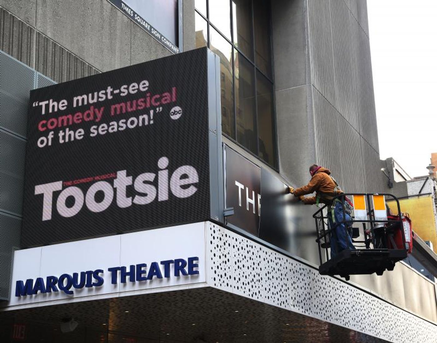 BWW Flashback: TOOTSIE Takes Final Broadway Bow  Image