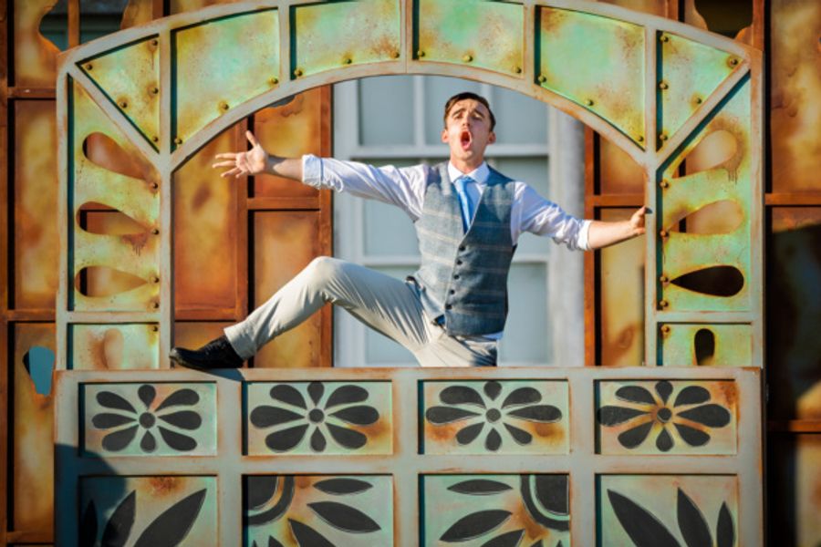 Photo Flash: First Look At Immersion Theatre's Open-Air Tour Of A MIDSUMMER NIGHT'S DREAM Image
