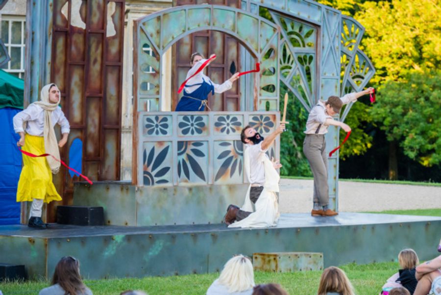 Photo Flash: First Look At Immersion Theatre's Open-Air Tour Of A MIDSUMMER NIGHT'S DREAM Image