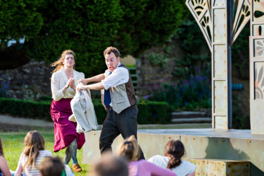 Photo Flash: First Look At Immersion Theatre's Open-Air Tour Of A MIDSUMMER NIGHT'S DREAM Image