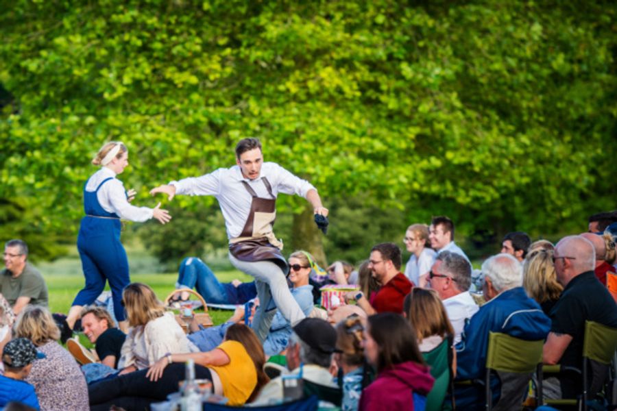 Photo Flash: First Look At Immersion Theatre's Open-Air Tour Of A MIDSUMMER NIGHT'S DREAM Image