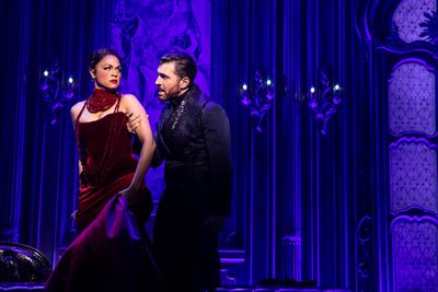 Karen Olivo, Tam Mutu Photo