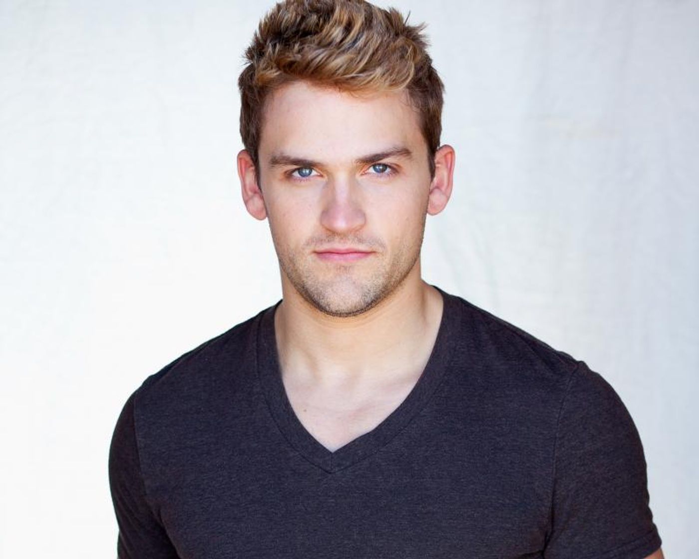 VIDEO: Neil Haskell Performs 'Lift It Up' From SINGING REVOLUTION THE MUSICAL  Image