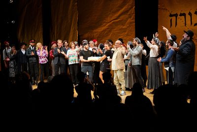 Joel Grey and the cast of FIDDLER ON THE ROOF Photo