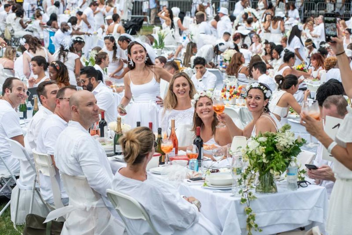 DINER EN BLANC Brings the Ultimate Summer Outdoor Event to NYC and the World  Image