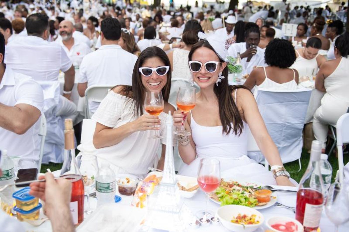 DINER EN BLANC Brings the Ultimate Summer Outdoor Event to NYC and the World  Image