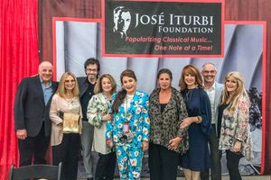 Charles Fox, Roslyn Kind, George Chakiris, Donna Pescow, Donelle Dadigan, Lainie Kazan, Lee Purcell, Mitch O'Farrell and Susan Olsen @ BroadwayWorld Charles Fox, Roslyn Kind, George Chakiris, Donna Pescow, Donelle Dadigan, Lainie Kaza Photo